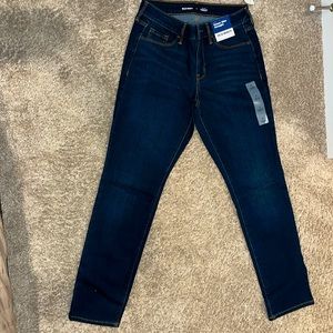 New With Tags Old Navy Power Slim Straight jeans - size 4. Mid-rise.